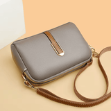 Táto kompaktná crossbody kabelka je ideálna na dni plné pohybu